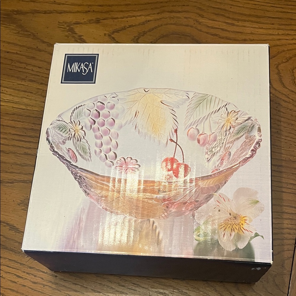 Mikasa Chablis Floral and‎ Fruit Crystal Bowl